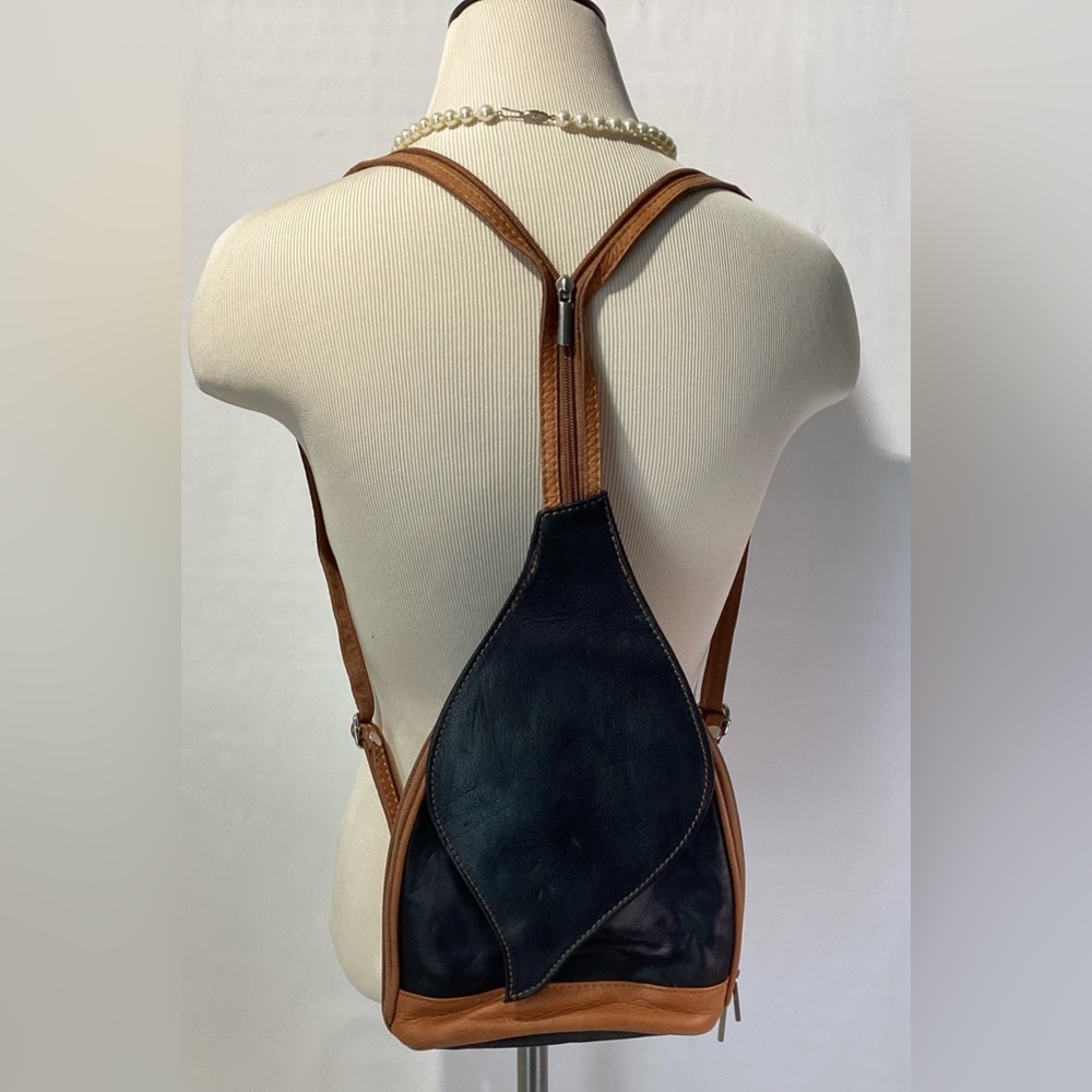 Pelletteria di Mario Leather Italy Backpack/Shoulder Bag Color Black/Brown